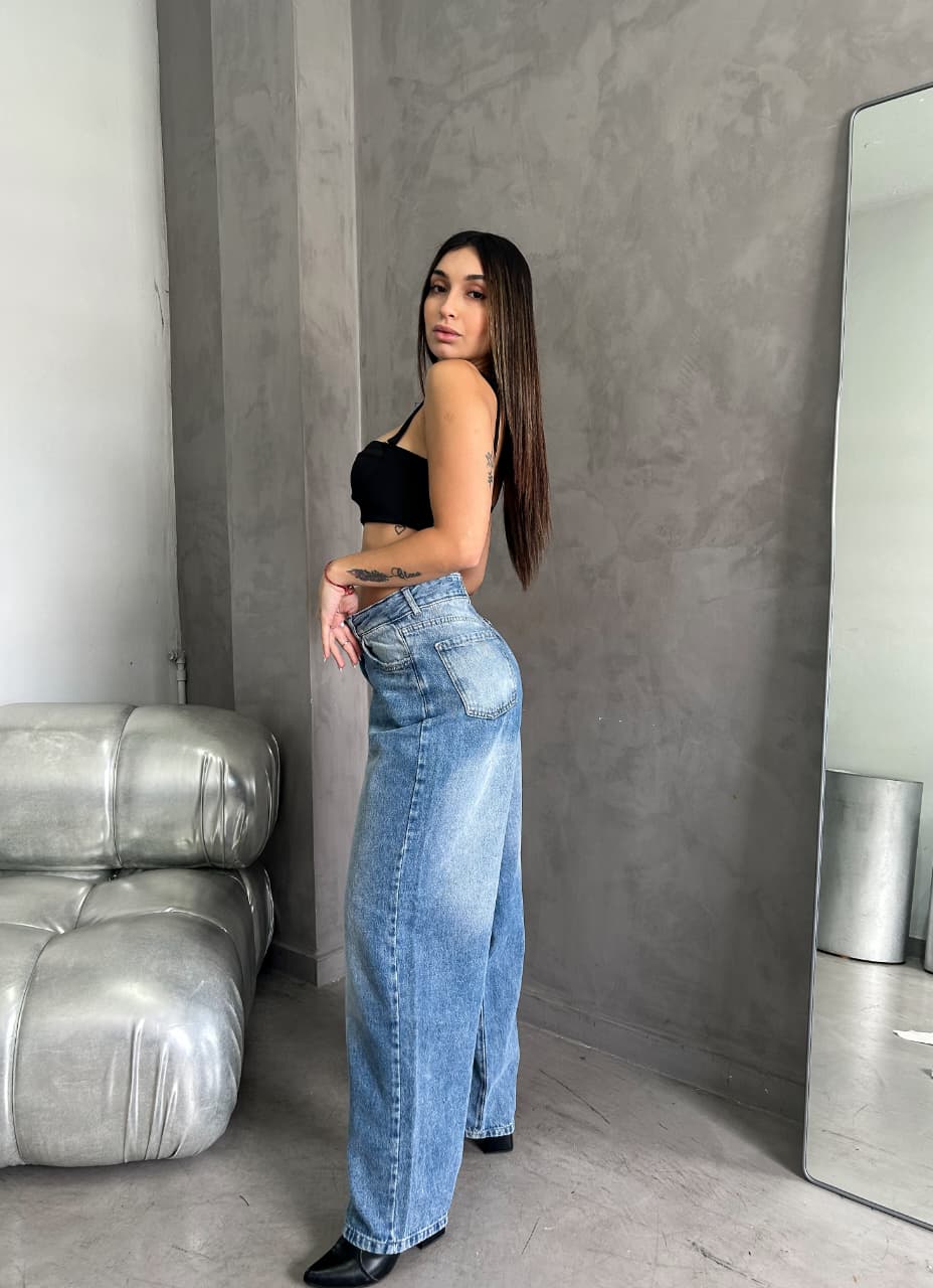 Alternative view of Baggy Dakota